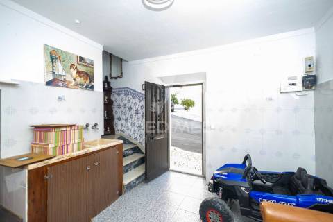 Moradia t2 + 1 + quintal em pardais - vila viçosa