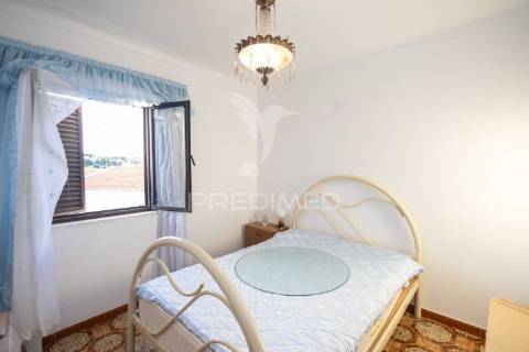 Moradia t2 + 1 + quintal em pardais - vila viçosa