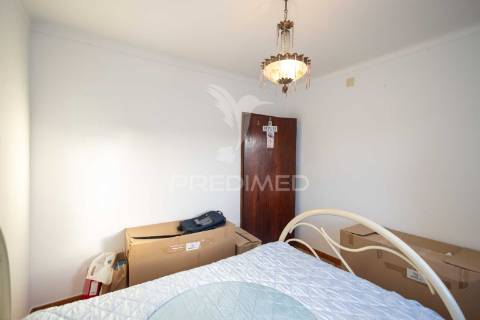 Moradia t2 + 1 + quintal em pardais - vila viçosa