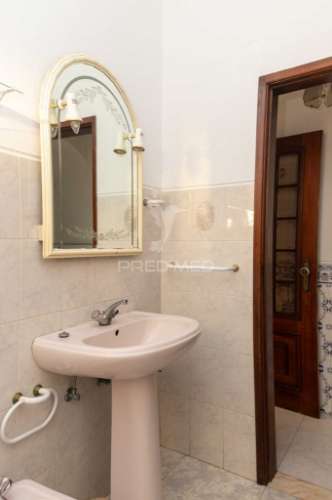 Moradia t2 + 1 + quintal em pardais - vila viçosa