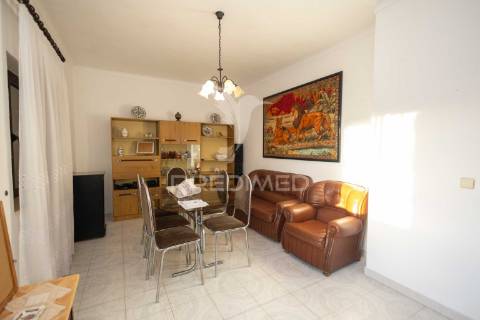 Moradia t2 + 1 + quintal em pardais - vila viçosa