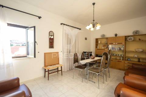 Moradia t2 + 1 + quintal em pardais - vila viçosa