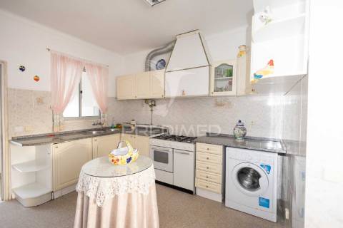 Moradia t2 + 1 + quintal em pardais - vila viçosa