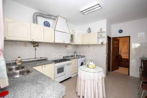 Moradia t2 + 1 + quintal em pardais - vila viçosa