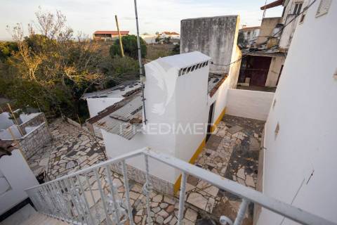 Moradia t2 + 1 + quintal em pardais - vila viçosa