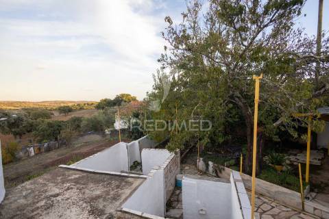 Moradia t2 + 1 + quintal em pardais - vila viçosa