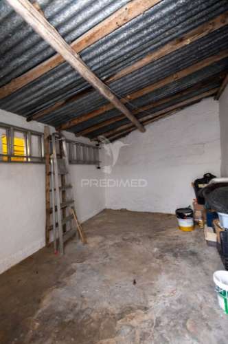 Moradia t2 + 1 + quintal em pardais - vila viçosa