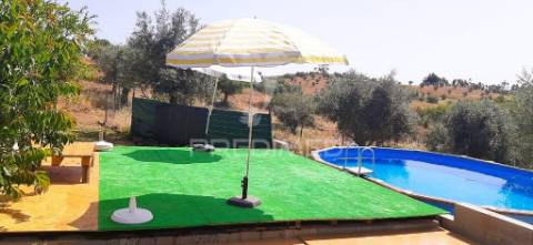 Quintinha com habitações e infraestruturas — alqueva