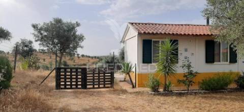 Quintinha com habitações e infraestruturas — alqueva