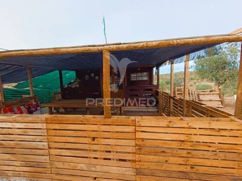 Quintinha com habitações e infraestruturas — alqueva