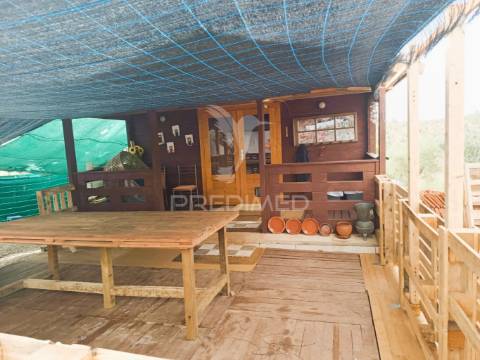 Quintinha com habitações e infraestruturas — alqueva