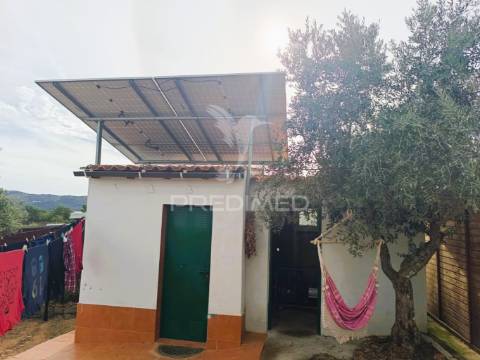 Quintinha com habitações e infraestruturas — alqueva