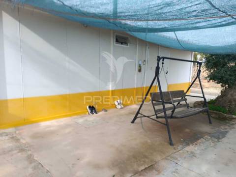 Quintinha com habitações e infraestruturas — alqueva