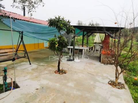 Quintinha com habitações e infraestruturas — alqueva