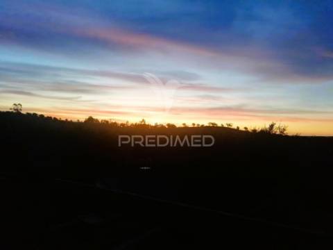 Quintinha com habitações e infraestruturas — alqueva