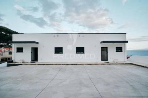 Prédio moderno com 4 apartamentos t1 equipados – centro da vila das velas