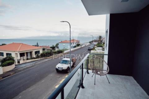 Prédio moderno com 4 apartamentos t1 equipados – centro da vila das velas