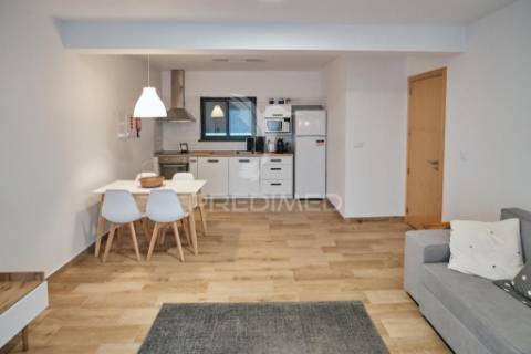 Prédio moderno com 4 apartamentos t1 equipados – centro da vila das velas