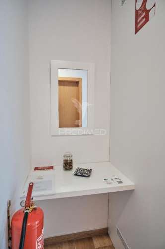 Prédio moderno com 4 apartamentos t1 equipados – centro da vila das velas