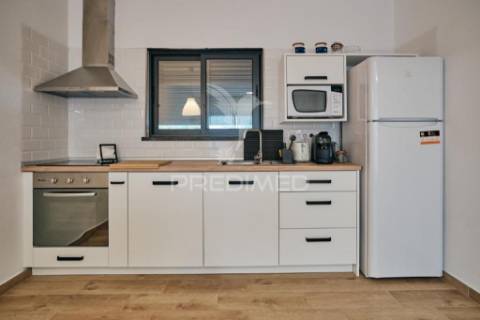 Prédio moderno com 4 apartamentos t1 equipados – centro da vila das velas