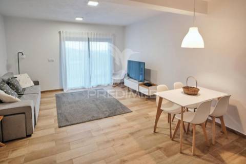 Prédio moderno com 4 apartamentos t1 equipados – centro da vila das velas