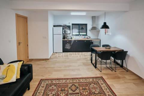 Prédio moderno com 4 apartamentos t1 equipados – centro da vila das velas