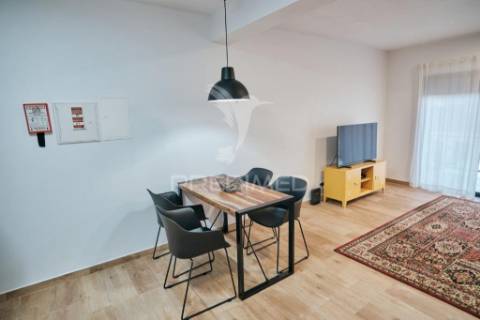 Prédio moderno com 4 apartamentos t1 equipados – centro da vila das velas