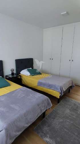 Prédio moderno com 4 apartamentos t1 equipados – centro da vila das velas