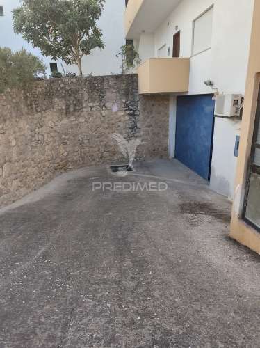 Oportunidade em quarteira – armazém com possibilidade de loja adicional