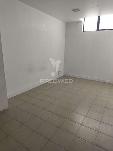 Oportunidade em quarteira – armazém com possibilidade de loja adicional