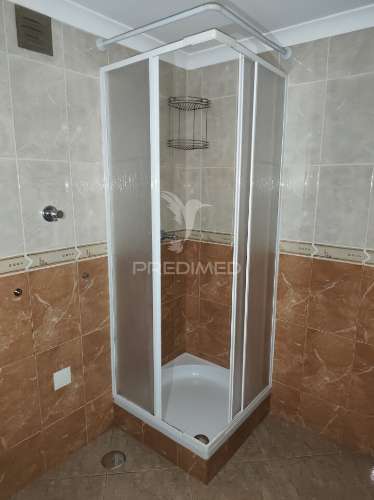 Oportunidade em quarteira – armazém com possibilidade de loja adicional