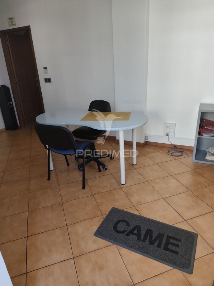 Quarteira -loja destinada a comércio e serviços