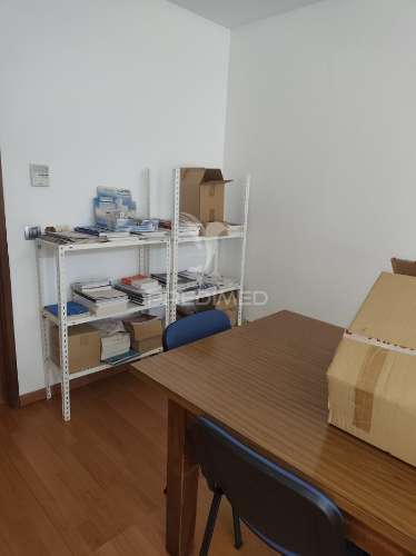 Quarteira -loja destinada a comércio e serviços