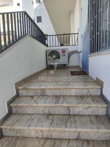 Quarteira -loja destinada a comércio e serviços