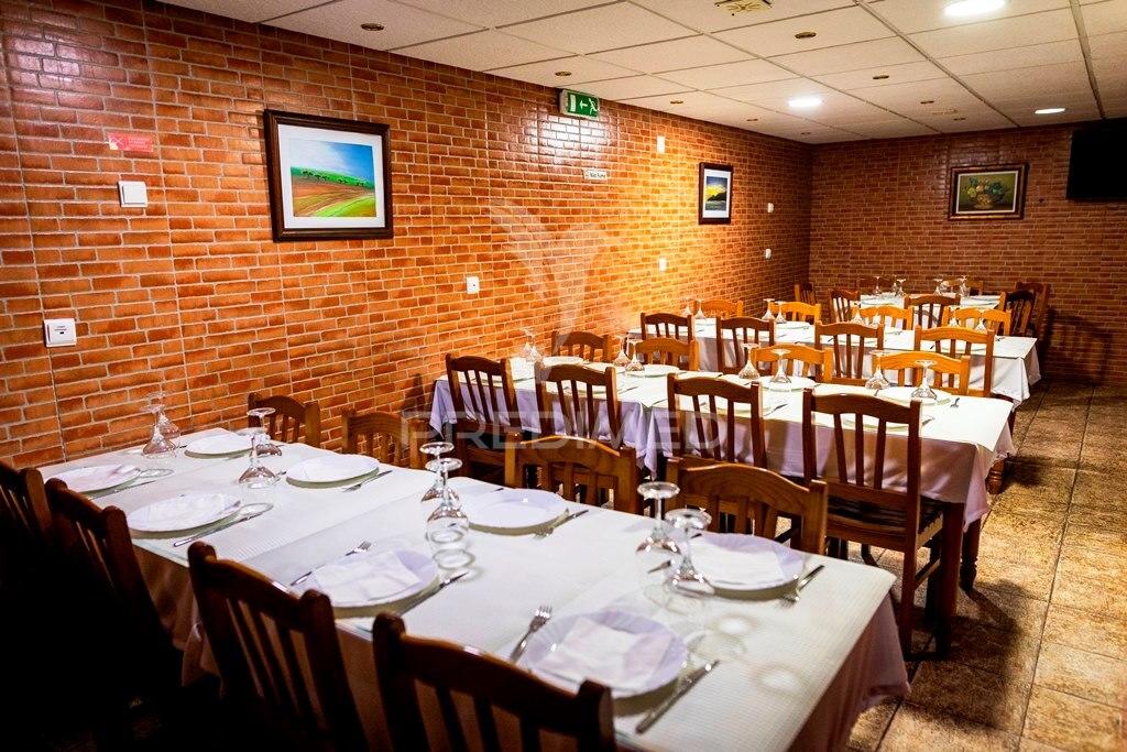 Prédio urbano para habitação e serviços