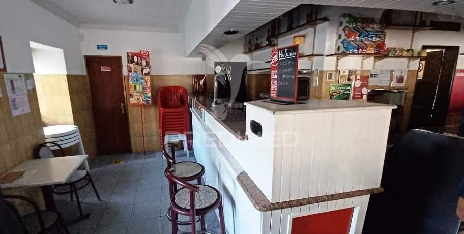 Prédio urbano para habitação e serviços