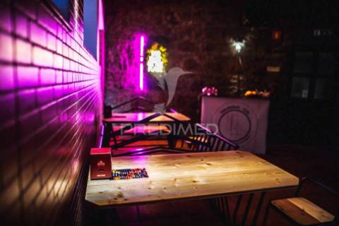 Prédio urbano para habitação e serviços