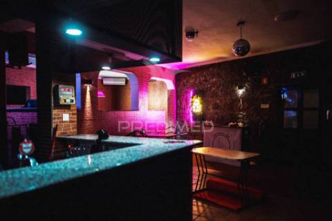 Prédio urbano para habitação e serviços