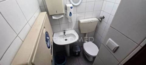 Prédio urbano para habitação e serviços