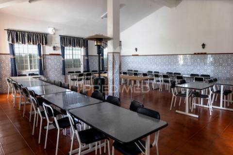 Prédio urbano para habitação e serviços