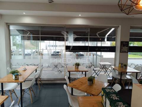 Trespasse de café- restaurante o barretu’s no centro da cidade