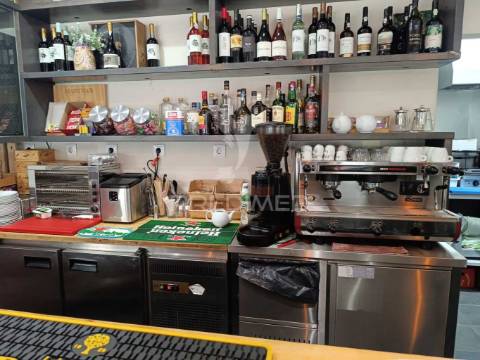 Trespasse de café- restaurante o barretu’s no centro da cidade