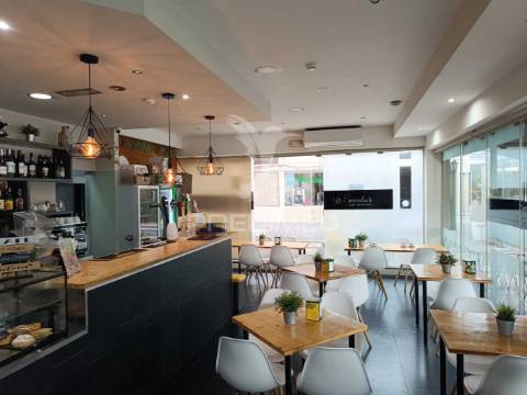 Trespasse de café- restaurante o barretu’s no centro da cidade