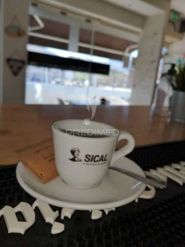 Trespasse de café- restaurante o barretu’s no centro da cidade