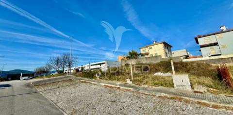 Moradia nova t3 de "gaveto" em ponte - guimarães