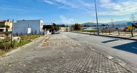 Moradia nova t3 de "gaveto" em ponte - guimarães