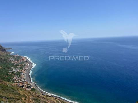 Vendo terreno com 7.100m2 na fajã da ovelha