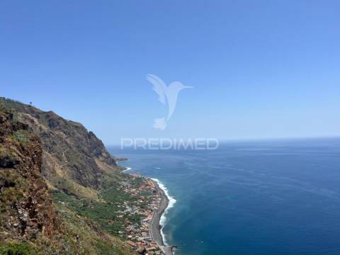 Vendo terreno com 7.100m2 na fajã da ovelha