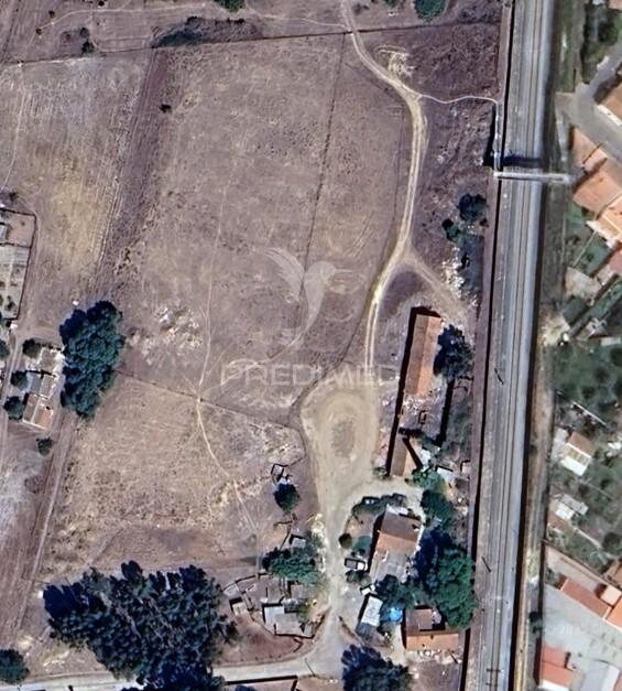 Terreno misto - urbano (habitação e industrial) e rústico