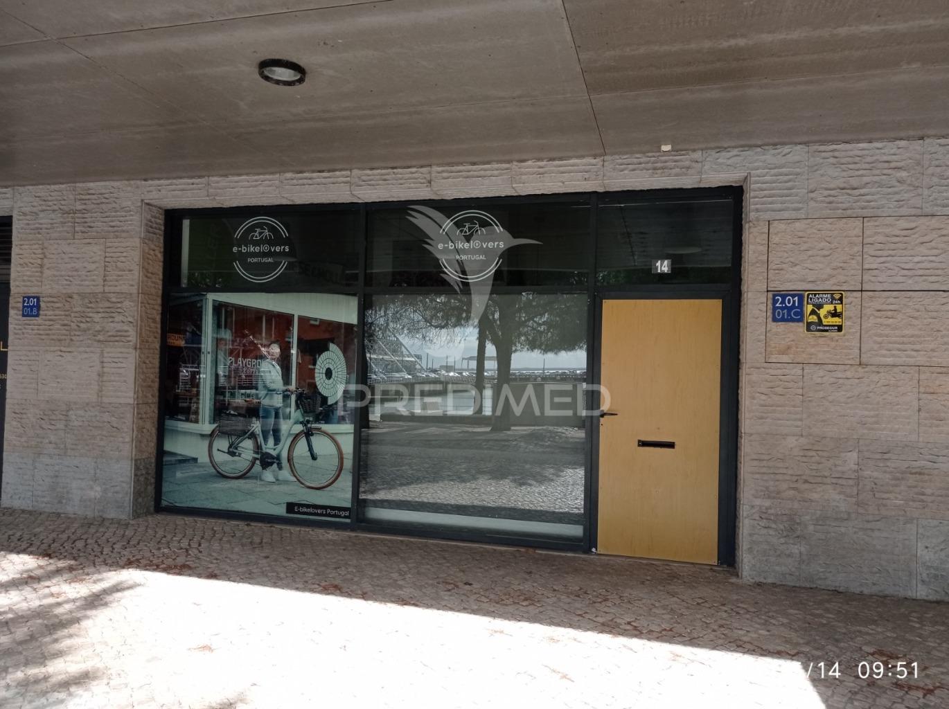 Loja na marina da expo sul – passeio do neptúnio, lisboa